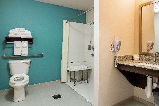 Efficiency Queen Room - Accessible/Non Smoking interior